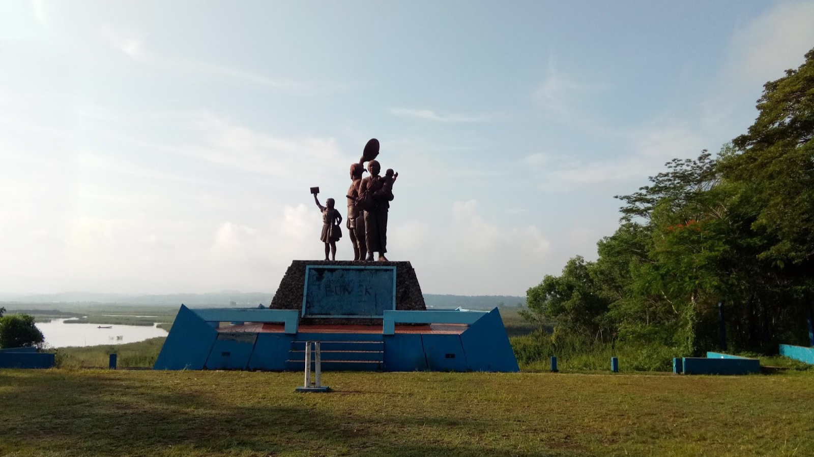 Monumen Patung Bedol Desa